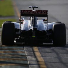 Romain Grosjean acabó el día con bandera amarilla