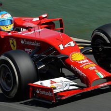 El F14-T de Fernando Alonso rueda con el compuesto medio