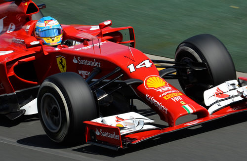 El F14-T de Fernando Alonso rueda con el compuesto medio