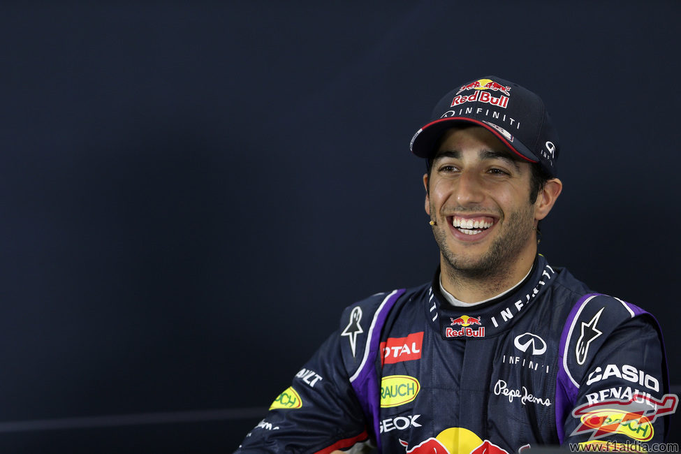 Daniel Ricciardo, sonriente en rueda de prensa