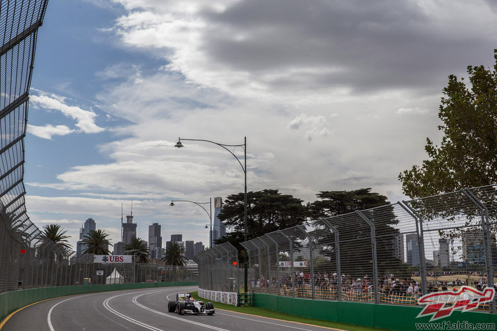 Adrian Sutil recorriendo Albert Park