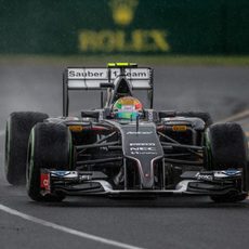 La lluvia complica aún más la situación a Esteban Gutiérrez