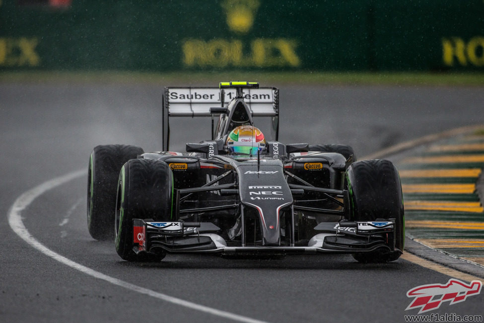 La lluvia complica aún más la situación a Esteban Gutiérrez