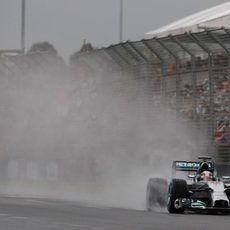 Spray de agua de Lewis Hamilton en Albert Park