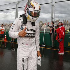 Lewis Hamilton, contento tras la pole en Australia