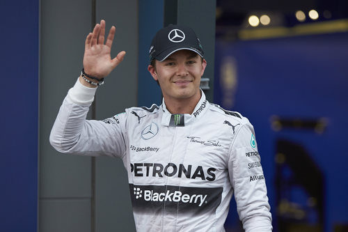 Nico Rosberg saluda tras la clasificación