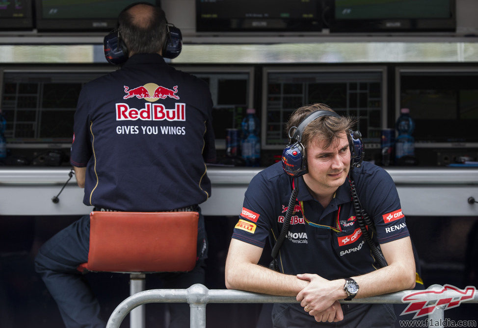 James Key, en el muro de Toro Rosso