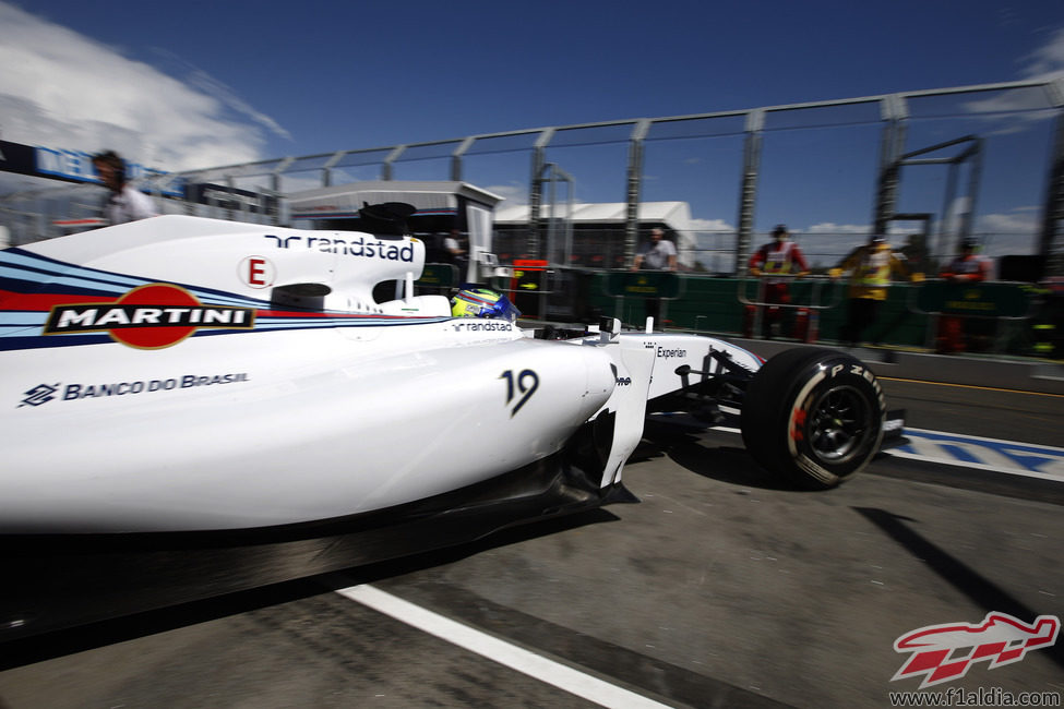 Felipe Massa sale de boxes en Albert Park