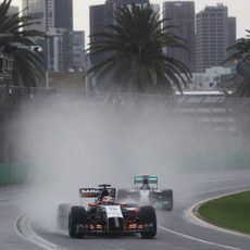 Nico Hülkenberg encontrando tráfico durante su vuelta lanzada