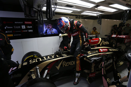 Romain Grosjean se baja del coche