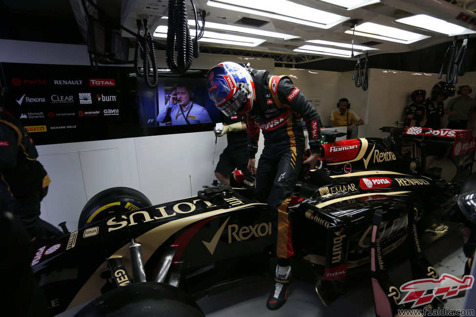 Romain Grosjean se baja del coche