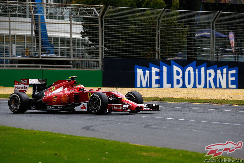 Kimi Räikkönen sufrió con el F14T en la clasificación en Albert Park