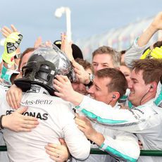 Alegría en Mercedes por la victoria de Nico Rosberg