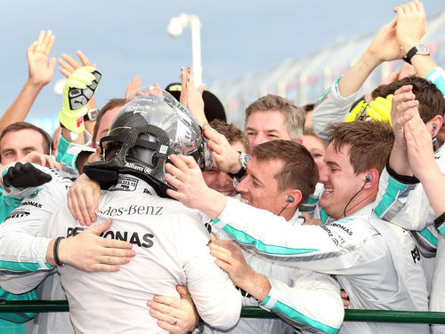 Alegría en Mercedes por la victoria de Nico Rosberg