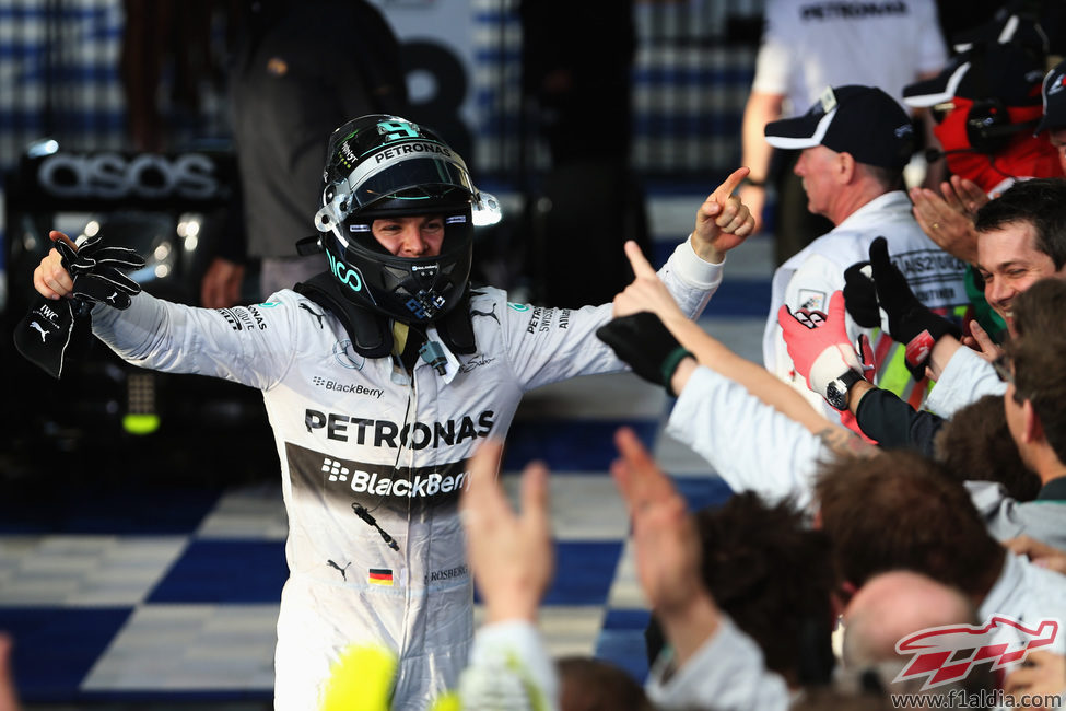 Celebración de Nico Rosberg y Mercedes