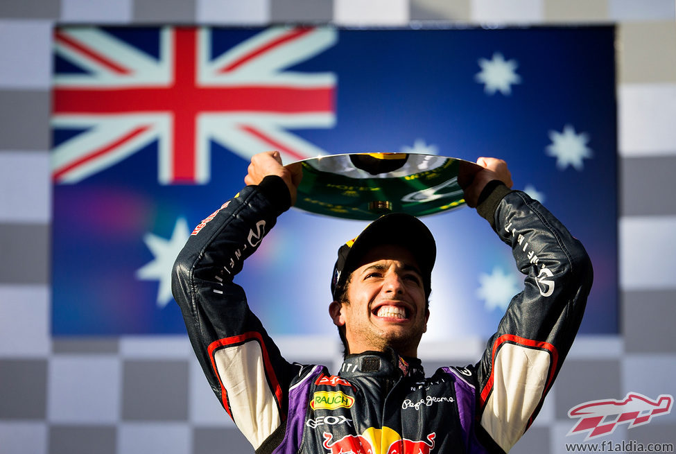 Derroche de alegría en el podio de Daniel Ricciardo