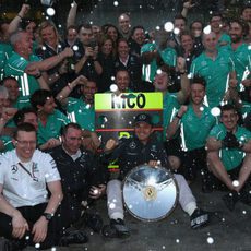 Mercedes celebra el triunfo de Nico Rosberg