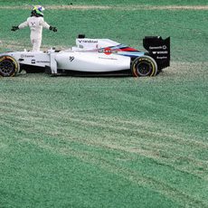 Felipe Massa abandona en el primera curva