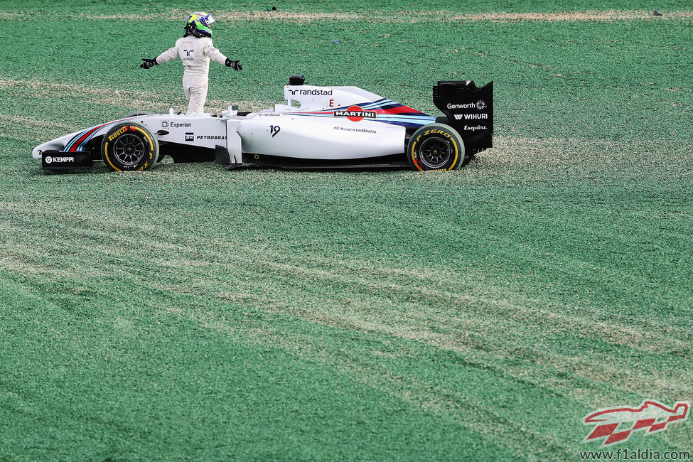 Felipe Massa abandona en el primera curva