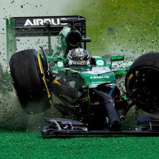 Coche de Kamui Kobayashi totalmente destrozado