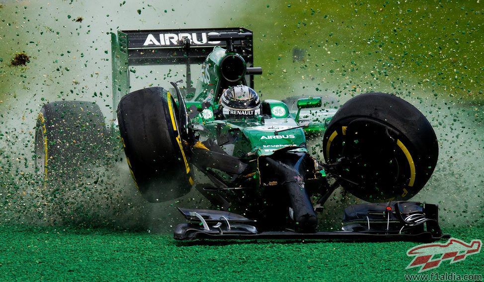 Coche de Kamui Kobayashi totalmente destrozado