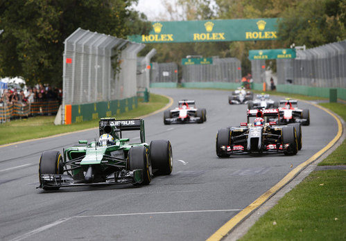 Marcus Ericsson por delante de Romain Grosjean