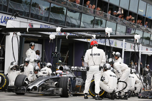 Parada en boxes de Jenson Button