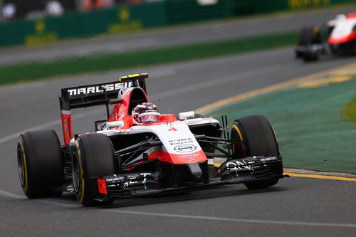 Max Chilton por delante de su compañero Jules Bianchi