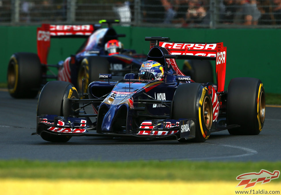 Los dos Toro Rosso juntos en la recta final del Gran Premio de Australia