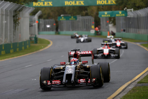 Romain Grosjean en el fondo de la clasificación, por delante de los Marussia