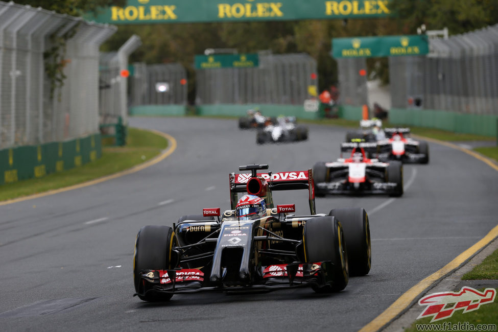 Romain Grosjean en el fondo de la clasificación, por delante de los Marussia