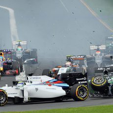 Kamui Kobayashi colisiona contra Felipe Massa