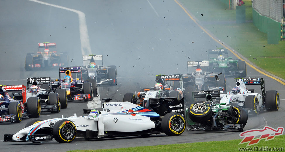 Kamui Kobayashi colisiona contra Felipe Massa