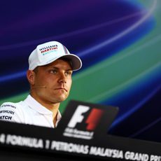 Valtteri Bottas en la rueda de prensa de la FIA