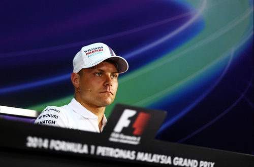 Valtteri Bottas en la rueda de prensa de la FIA