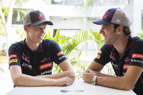 Charla amistosa entre Daniil Kvyat y Jean-Eric Vergne