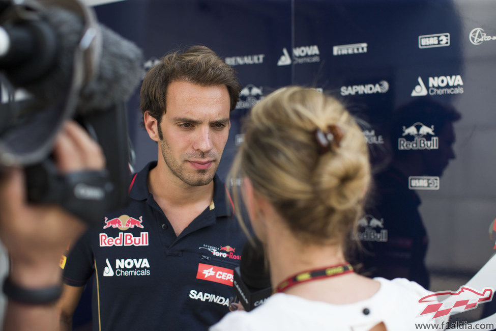 Jean-Eric Vergne habla con la prensa