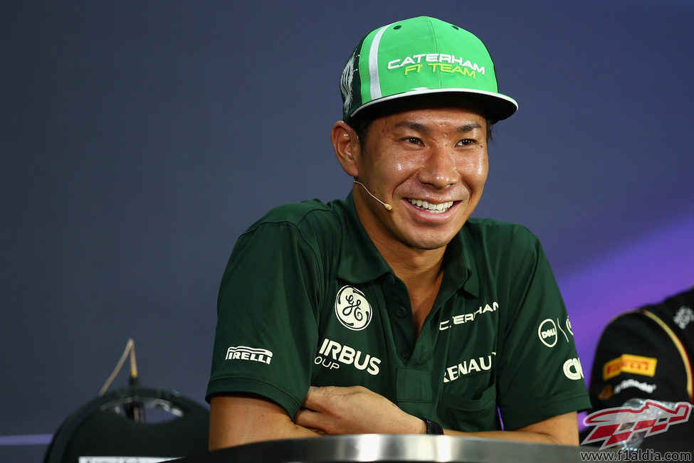 Sonrisa de Kamui Kobayashi en rueda de prensa