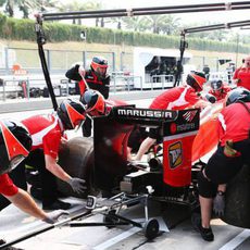 Max Chilton practica un pit stop