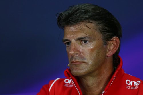 Graeme Lowdon en la rueda de prensa de la FIA