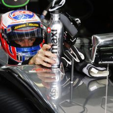 Jenson Button combate las altas temperaturas de Malasia