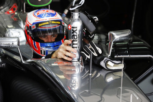 Jenson Button combate las altas temperaturas de Malasia