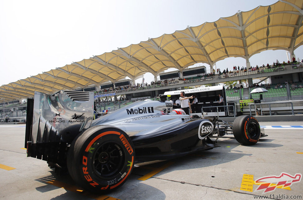 Detalle del alerón trasero del coche de Magnussen