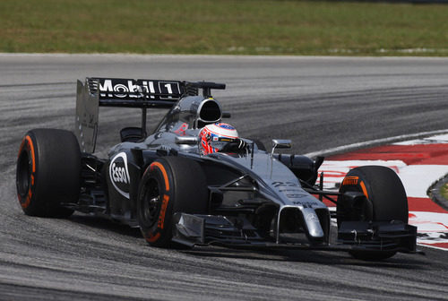 Jenson Button tomando una curva de Sepang