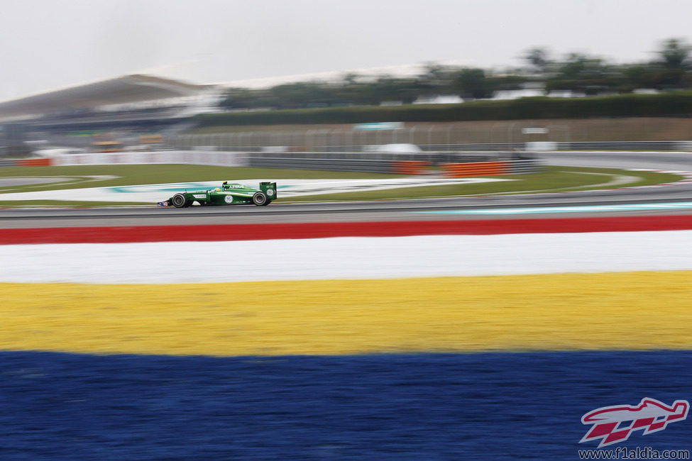 Marcus Ericsson prueba el neumático medio sobre el asfalto de Sepang