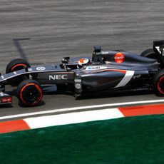 Adrian Sutil conduciendo en Sepang