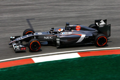 Adrian Sutil conduciendo en Sepang