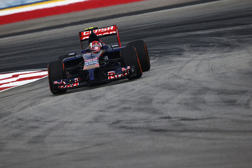 Daniil Kvyat prueba los neumáticos duros en Sepang