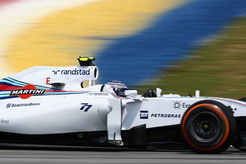 Valtteri Bottas en Sepang con el neumático duro en su FW36