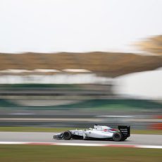 El Williams de Felipe Massa con el fondo difuminado